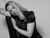 Regine sitzend 